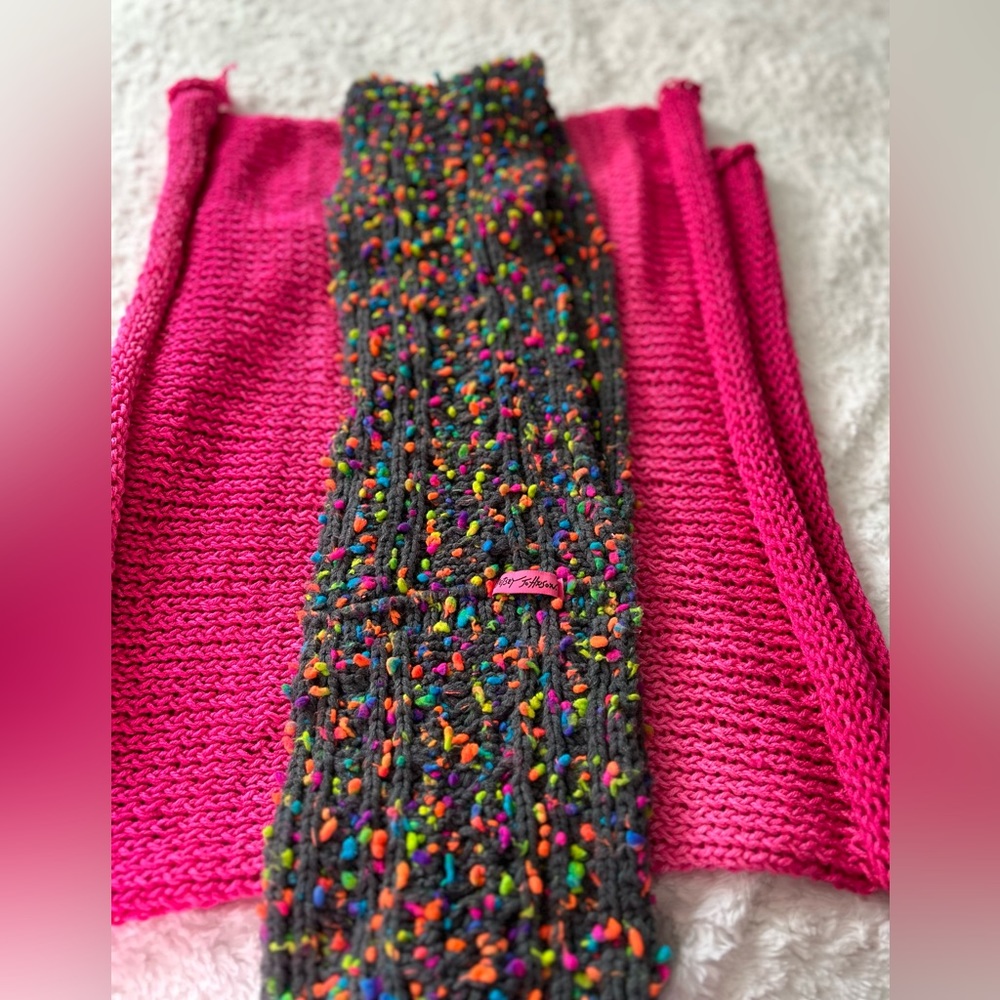 Betsey Johnson, bundle two knit scarfs ombre pink confetti neon rare find🎁⭐️👀 - Picture 2 of 14